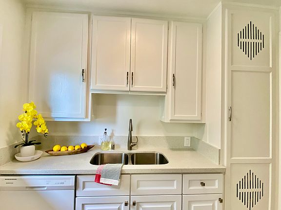 Cozy kitchen with a dishwasher