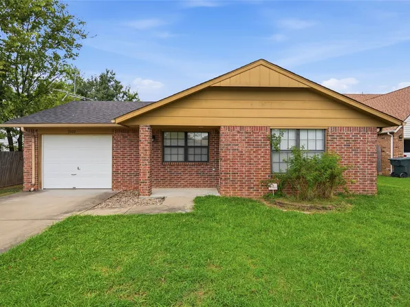 2002 S Cherokee Ave, Claremore, OK 74019