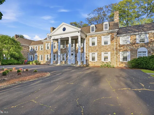 1035 Wright Dr, Huntingdon Valley, PA 19006