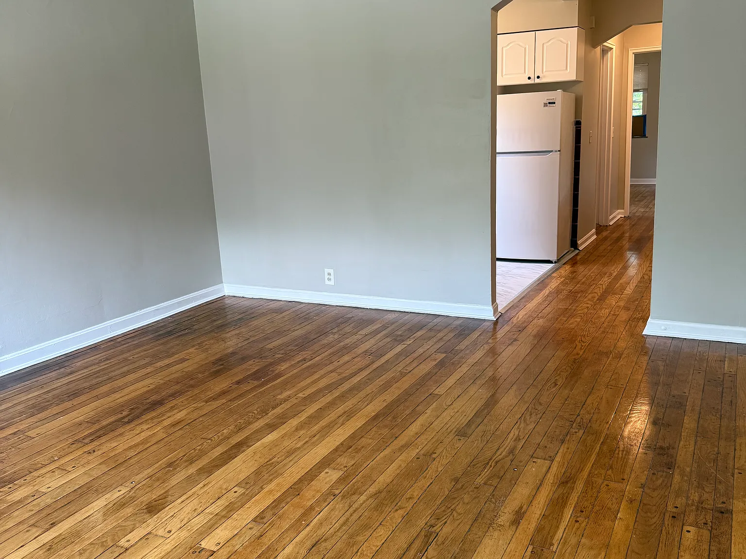 2 bed, 950 sqft, $1,050 — Photo 2