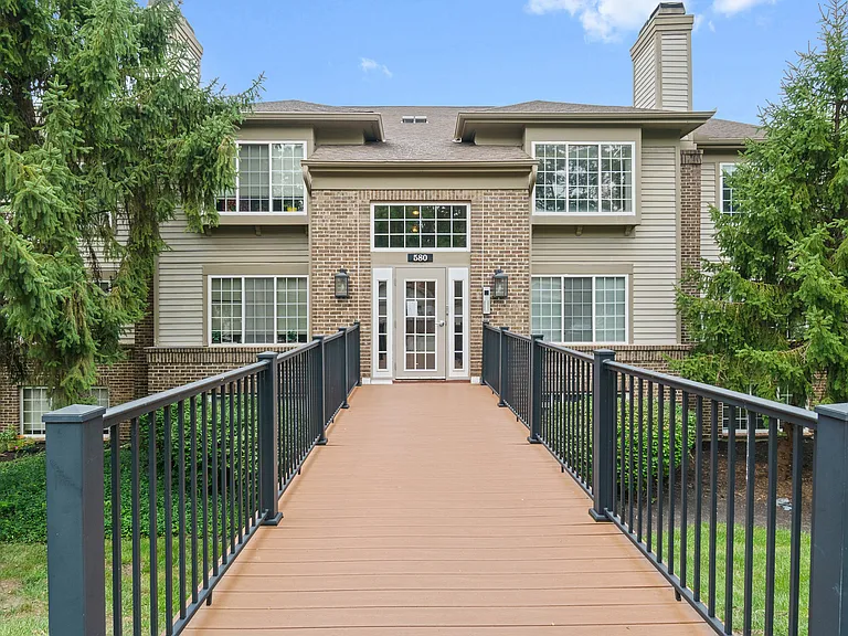 580 Cloverfield Ln #301 — Photo 32