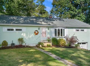 30 Lockwood Rd, Cumberland, RI 02864