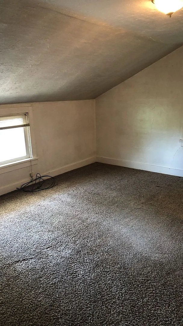 215 W Main Street — Photo 4