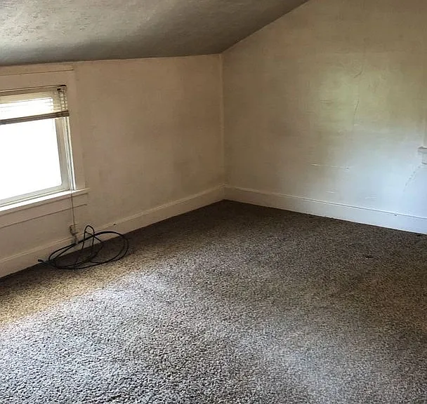 215 W Main St — Photo 4