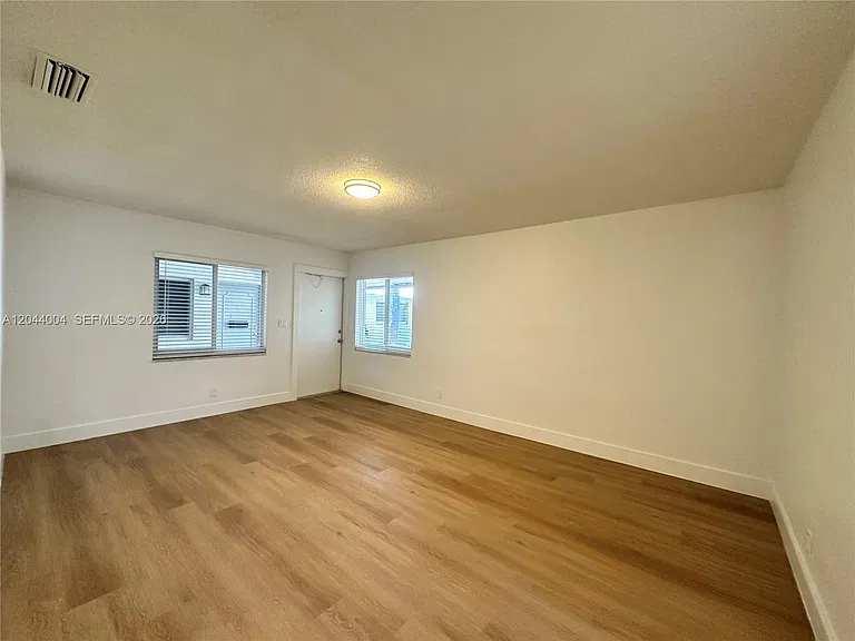 3700 NE 22nd Ave #4 — Photo 3