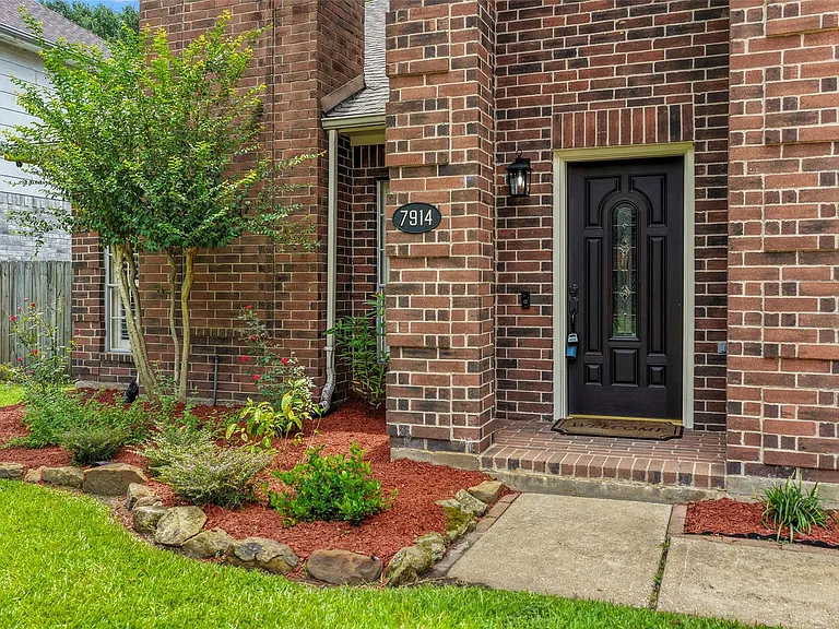 7914 Millbrook Dr — Photo 3