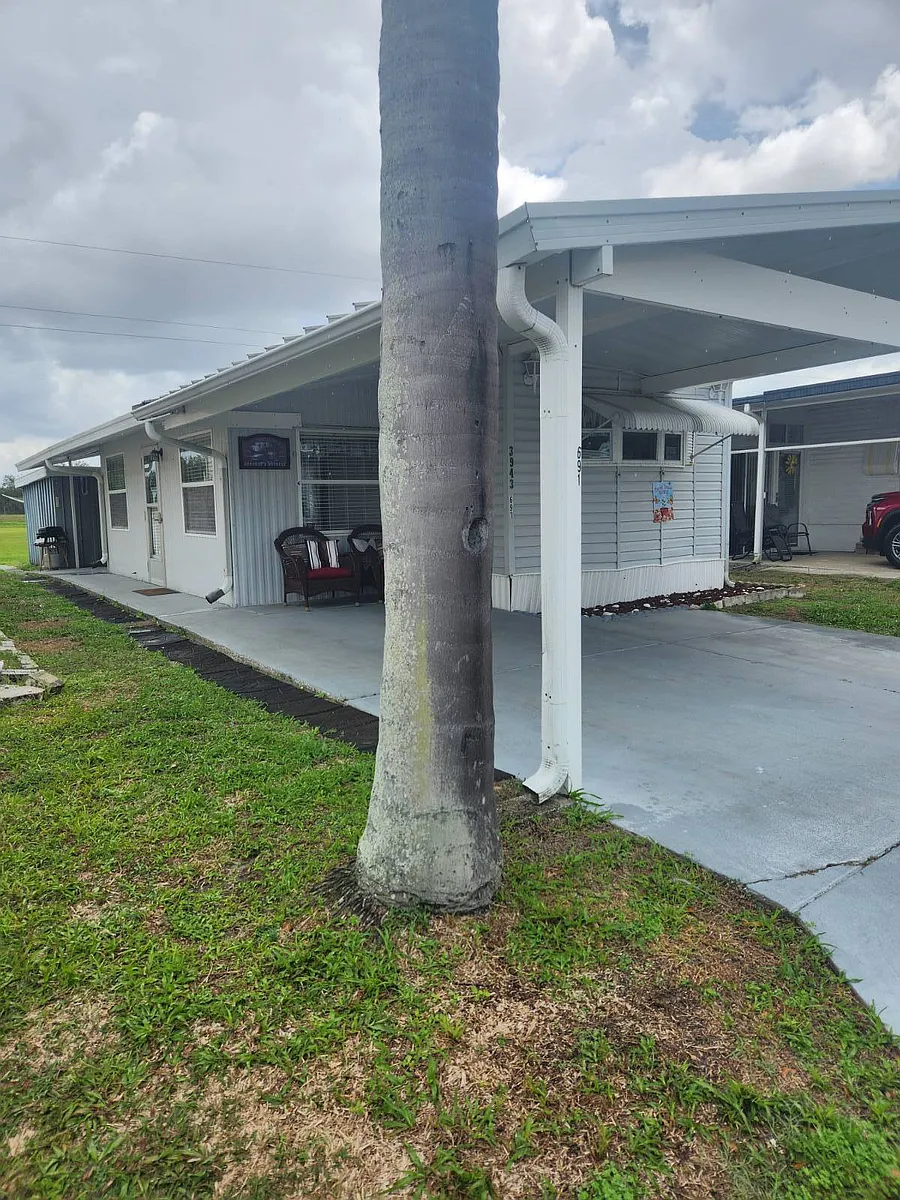 Building Photo - 3943 Honolulu Dr