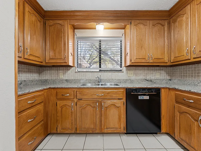 9622 Oak Springs Dr — Photo 19