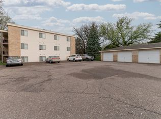 810 W River Rd APT 8, Champlin, MN 55316
