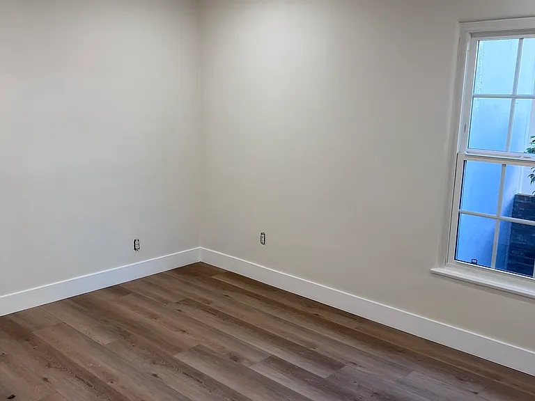 1327 Spazier Ave — Photo 13