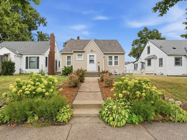 1238 Grotto St N, Saint Paul, MN 55117