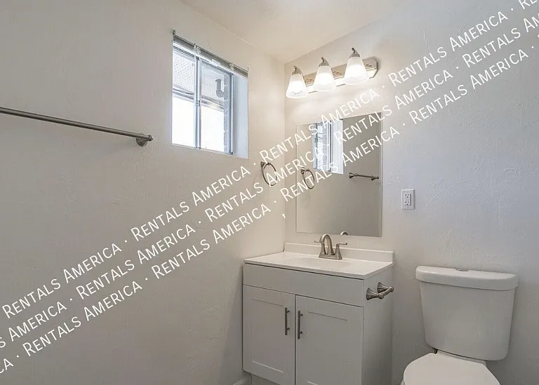 3950 E Fairmount St — Photo 9
