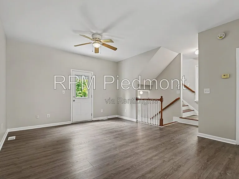 740 Prince Pl NW — Photo 2
