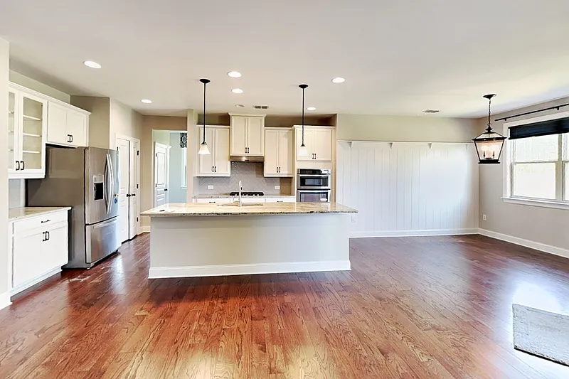 6 bed, 5.0 bath, 4204 sqft, $4,100 — Photo 3