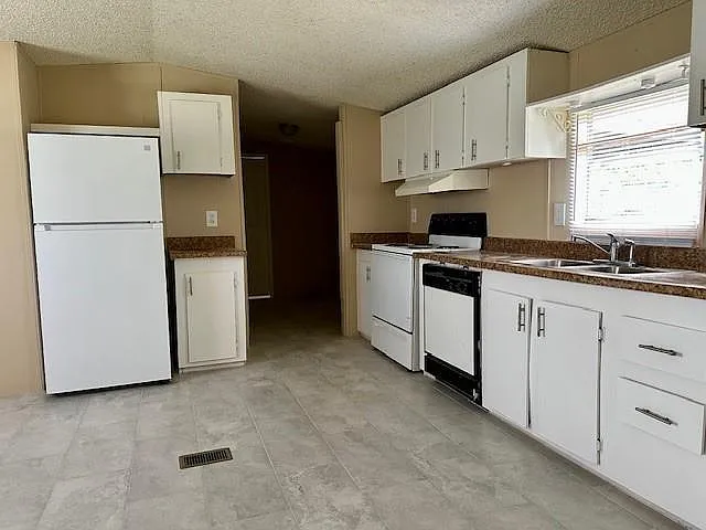 13221 Airport Blvd #1 — Photo 5