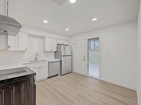 4th image of 3201 N 36th St APT 1
