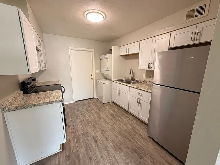 4837 E Willetta St — Photo 4