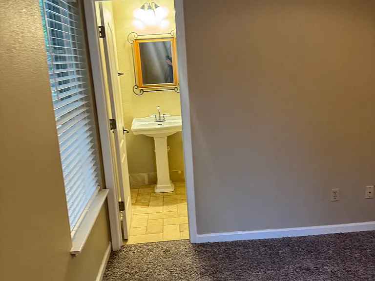 411 N Madison St #D — Photo 24