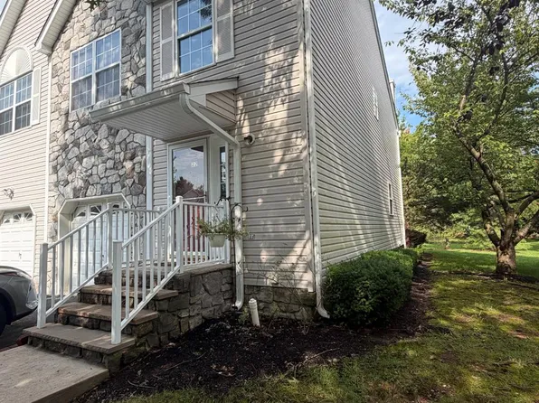 22 Jill Ct, Somerset, NJ 08873