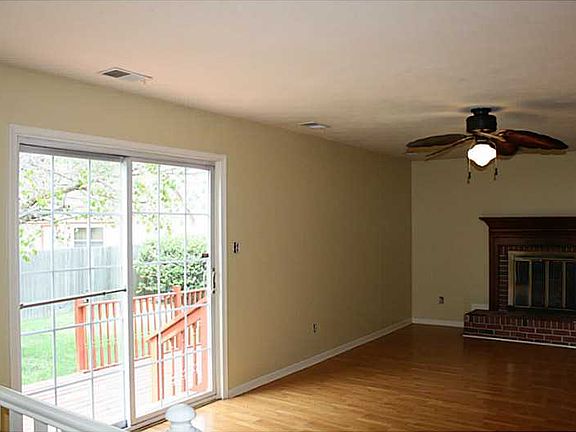 3rd image of 2549 Townfield Ln