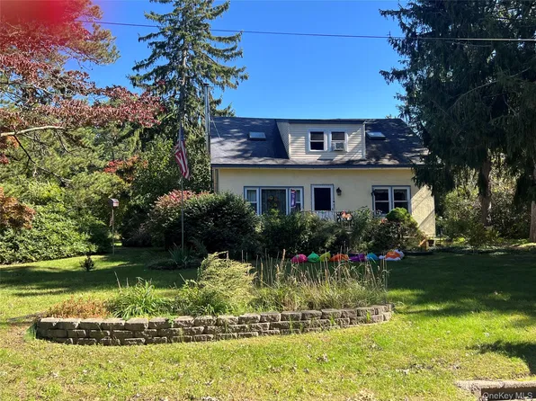 207 Mount Vernon Avenue, Medford, NY 11763