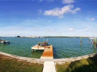 852 Bay Point Dr, Madeira Beach, FL 33708