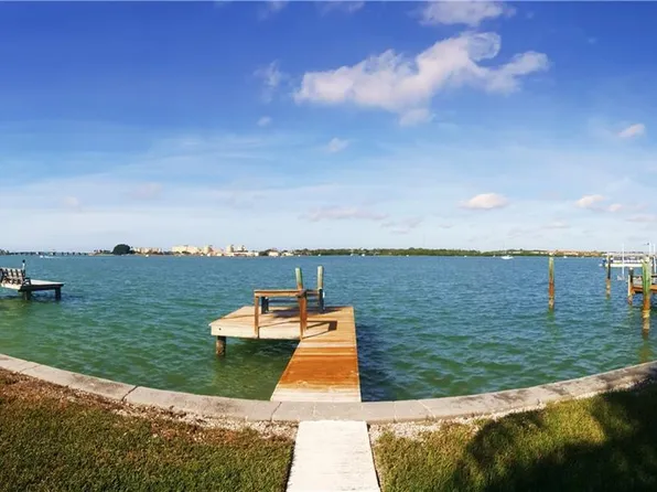 852 Bay Point Dr, Madeira Beach, FL 33708