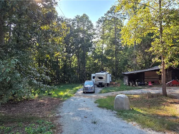730/732 Morton Dr, Westminster, SC 29693