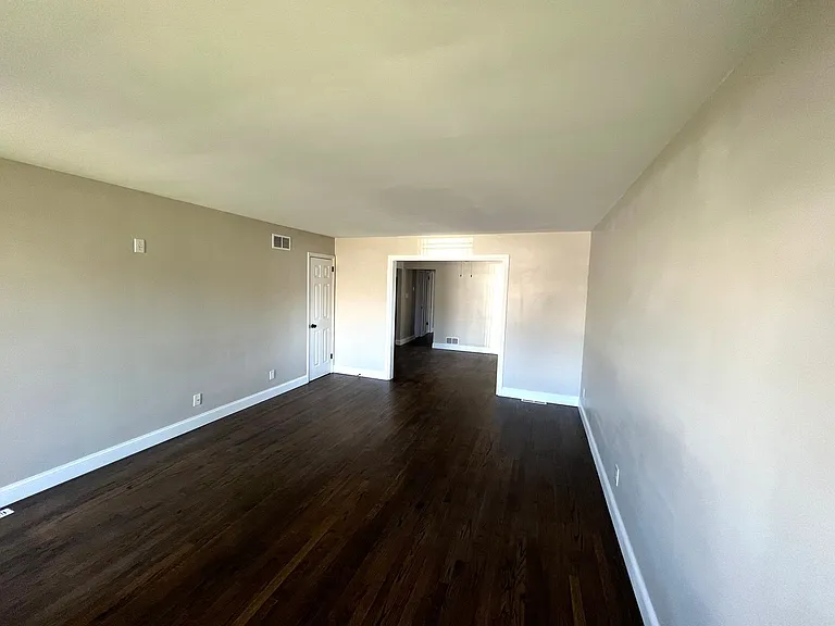 1320 E Livingston St — Photo 3