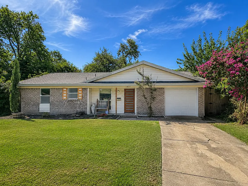 1300 Timberlake Cir