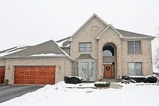 2040 Robinwood Dr photo 1