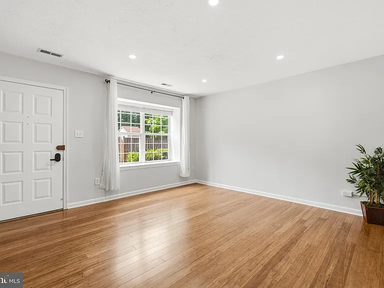 15711 Ambiance Dr — Photo 8