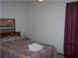 4th image of 2951 English Oak Cir