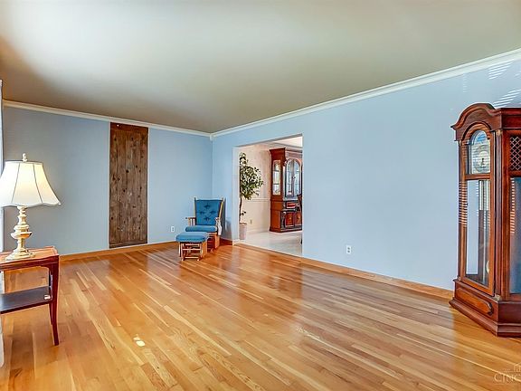 4th image of 2677 Falconbridge Dr