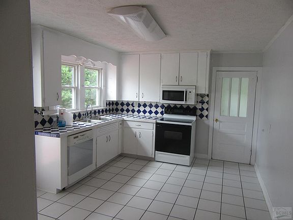 3rd image of 2273 Gurley St