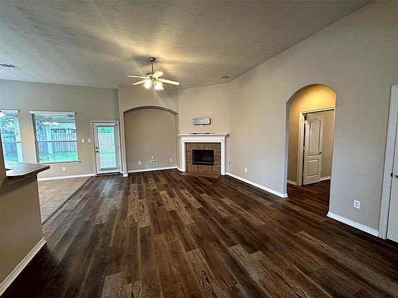 4th image of 2047 Lulach Ln