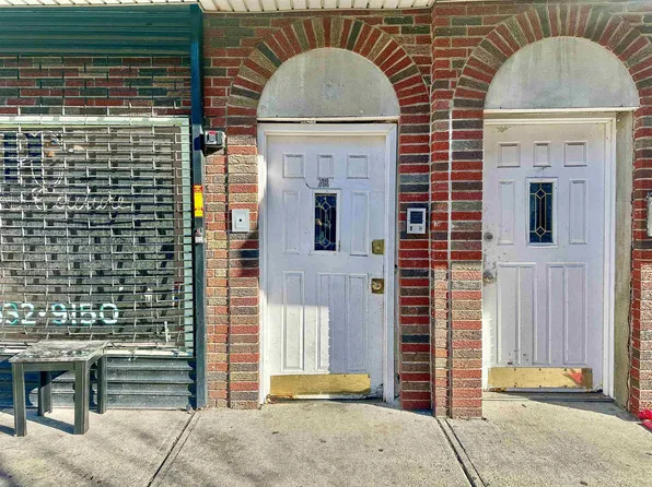 78 Orient Avenue image 3 of 25