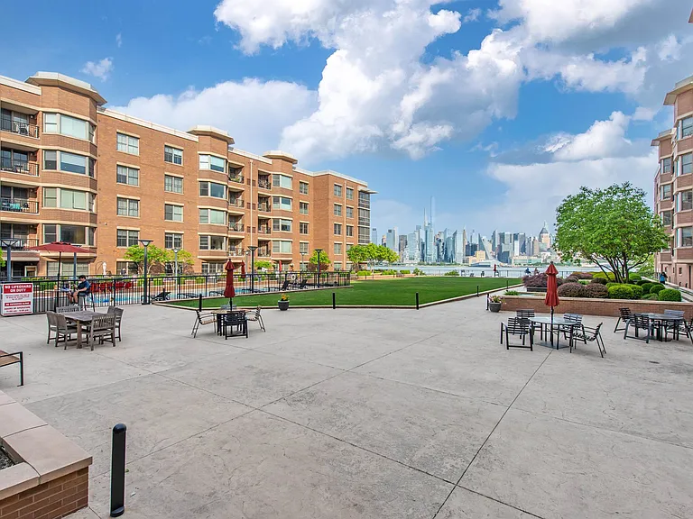 20 Avenue At Port Imperial #330 — Photo 18