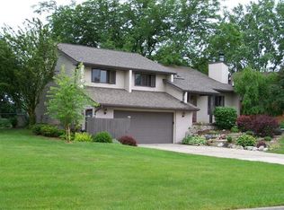 2488 Lost Creek Dr, Flushing, MI 48433