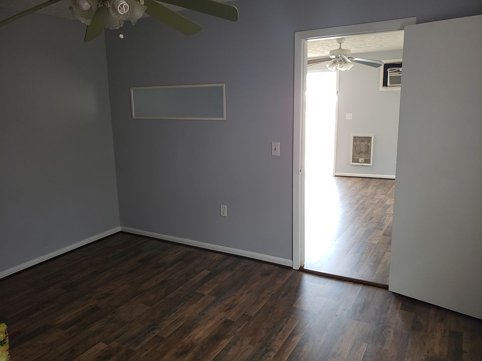 2nd image of 1008 Pennsylvania Ave NW APT A