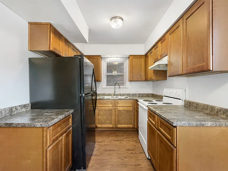 936 E Walnut St #1 — Photo 7