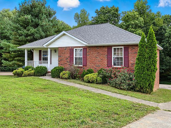 3rd image of 1715 Thistlewood Dr