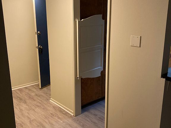 5th image of 445 S Los Robles Ave #207