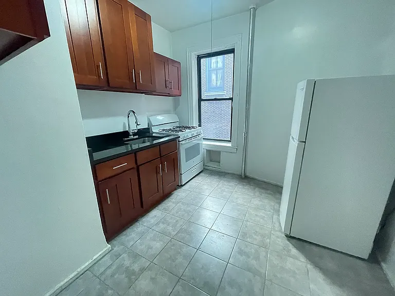 13-21 Jackson Ave #1 — Photo 8