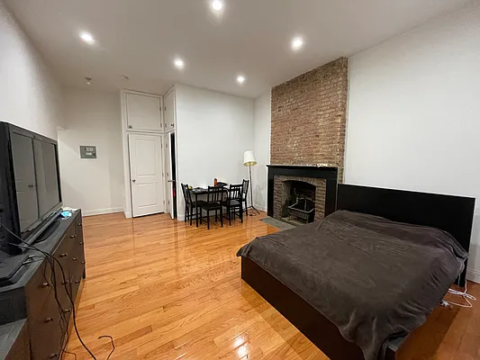 Rented by Oxford Property Group | media 22