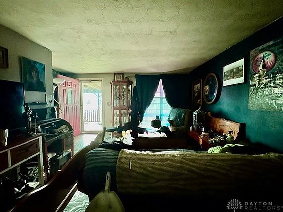 5th image of 204 Slayton St