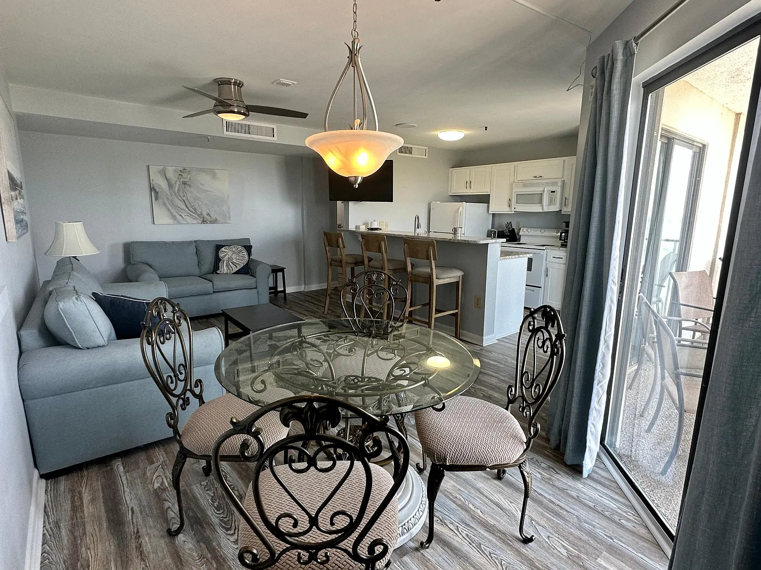 2 bed, 1000 sqft, $2,800 — Photo 2