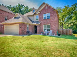 116 SE G Ct, Bentonville, AR 72712
