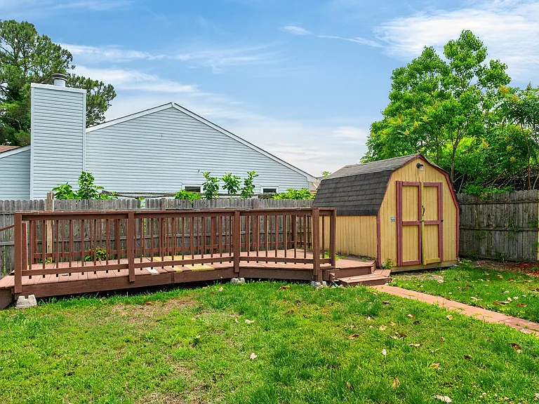 3200 Vermeer Dr #8 — Photo 35