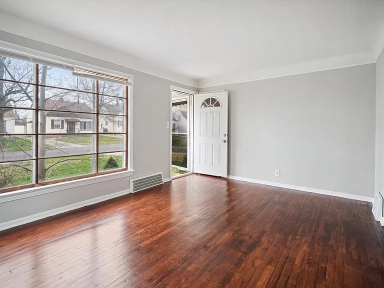 14416 Krems Ave — Photo 5